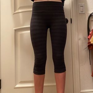 🖤Lululemon Ruched Capri Leggings🤍
